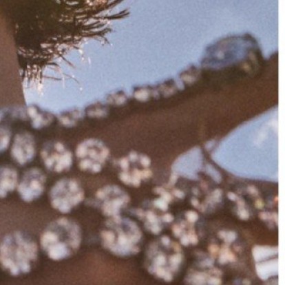 Η Hailey Bieber απαντά σε όλες τις ερωτήσεις του συζύγου της σε μια απολύτως προσωπική συνέντευξη