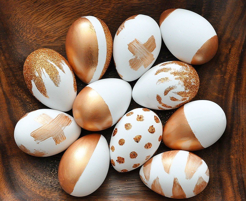 5 яиц. E for Egg. Painted Eggs. Easter Masterclass Egg. Пасхальное яйцо с помощью пластыря.